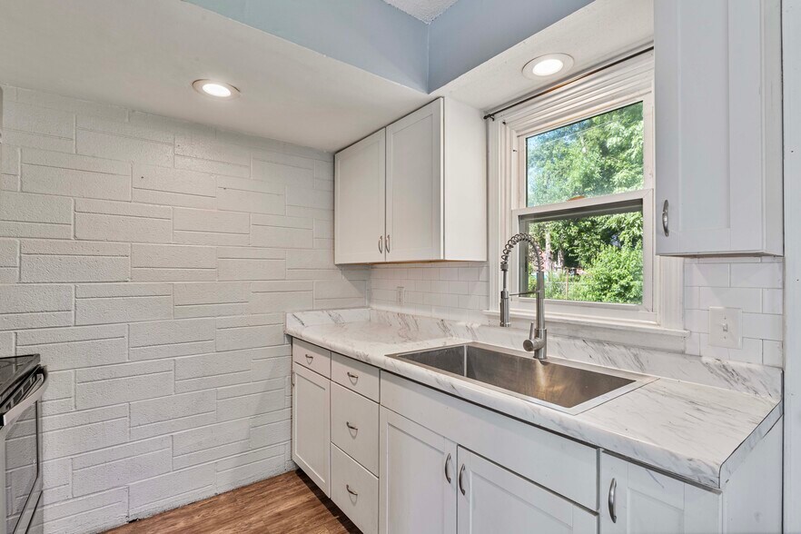 More Photos Of 2704-2712 Magnolia Dr, Bettendorf Apartments For Sale