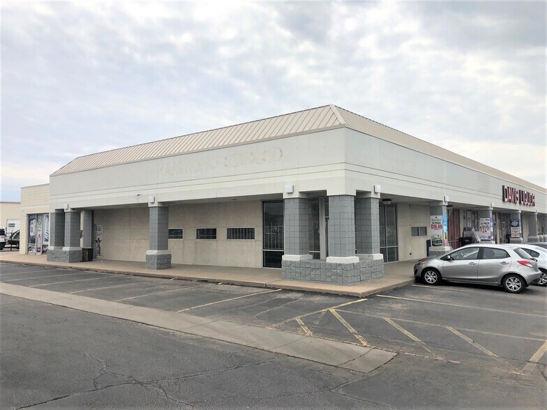 More Photos Of 8909 W Kellogg Dr, Wichita Storefront For Lease