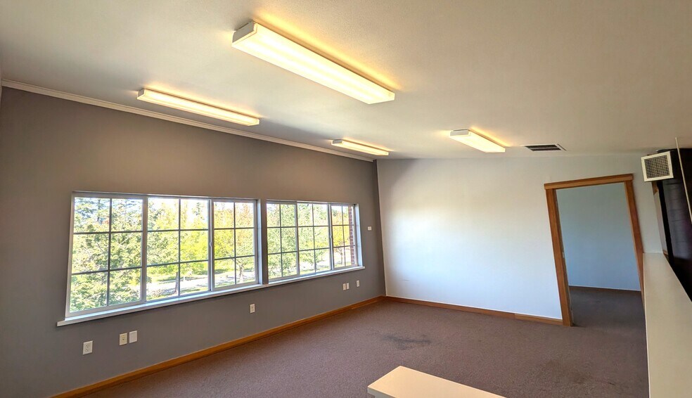 More Photos Of 115-127 Kellogg Rd, Bellingham Unknown For Lease