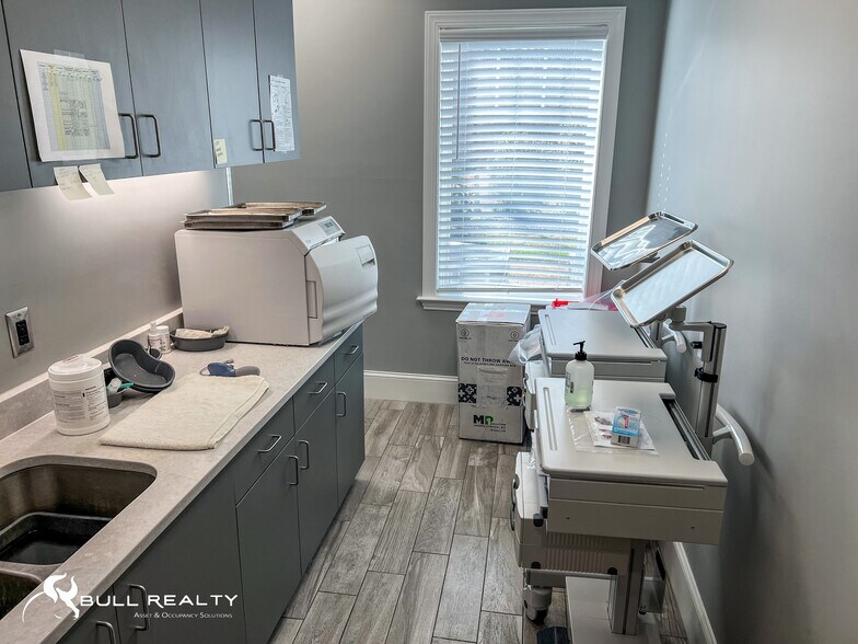 More Photos Of 219 W Boggs St, Lexington Medical For Lease