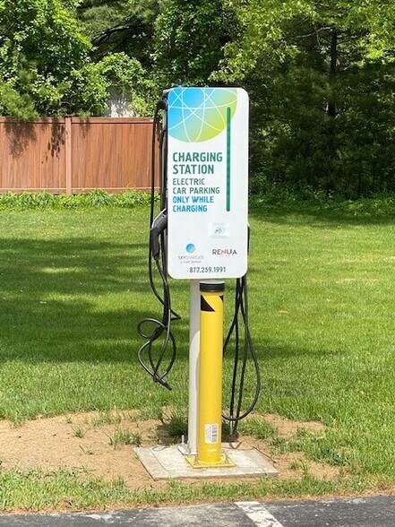 More Photos Of 660 Saratoga Rd, Wilton Hotel For Sale