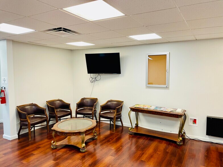More Photos Of 2201 NE 52nd St, Lighthouse Point Medical For Sale