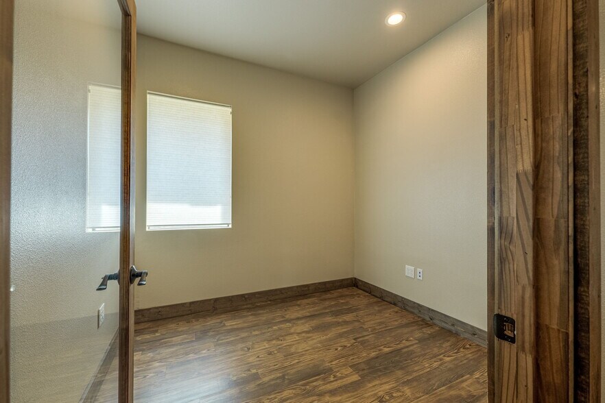 More Photos Of 1907 Cypress Creek Rd, Cedar Park Office For Sale