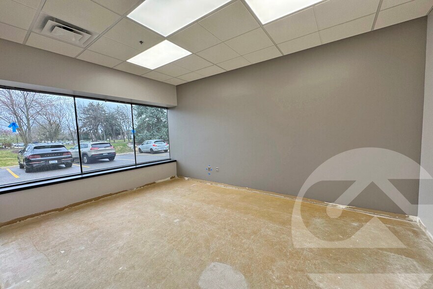 More Photos Of 39340 Country Club Dr, Farmington Hills Light Manufacturing For Lease