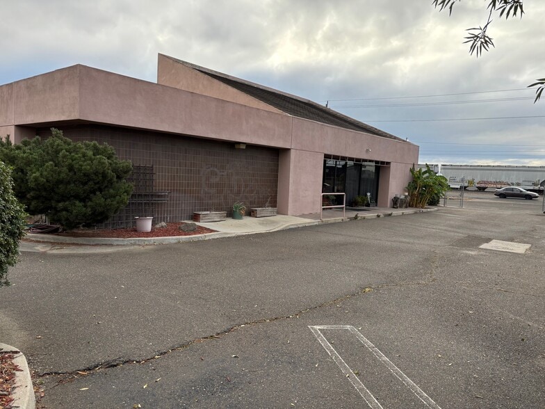 More Photos Of 4713 Yosemite Blvd, Modesto Bank For Sale