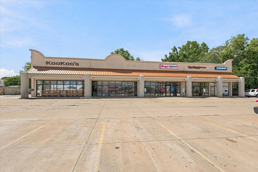 More Photos Of 1708-1722 E Sangamon Ave, Springfield Storefront For Lease