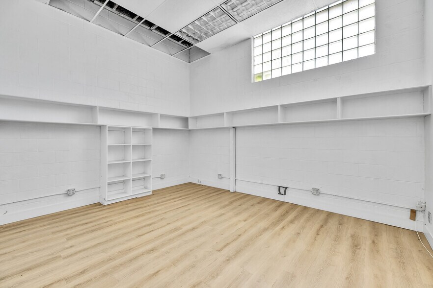 More Photos Of 4931 Venice Blvd, Los Angeles Storefront For Lease