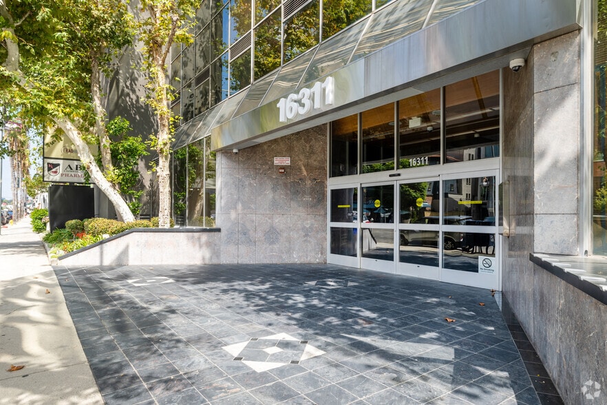 More Photos Of 16311 Ventura Blvd, Encino Office For Sale
