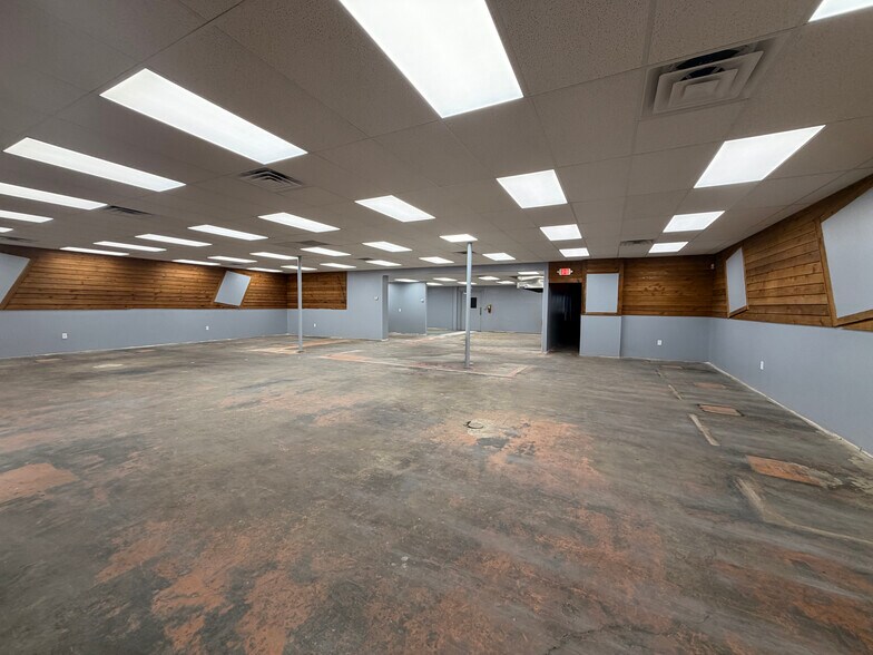 More Photos Of 3619 N 10th St, McAllen General Retail For Lease