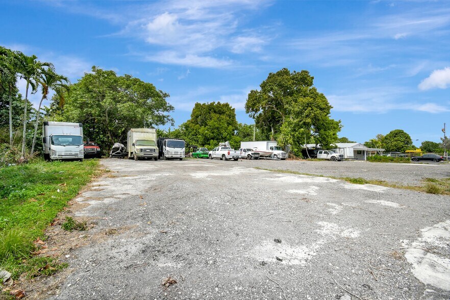 More Photos Of 2160 NW 24th St, Fort Lauderdale Auto Dealership For Sale