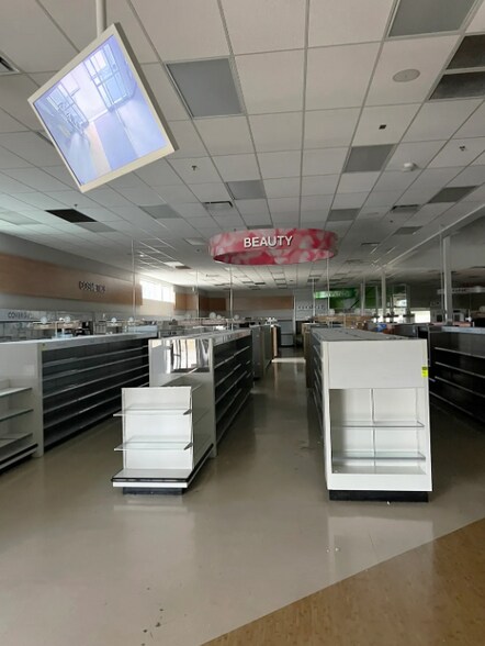 More Photos Of 1186 Baldwin Ave, Pontiac Drugstore For Lease