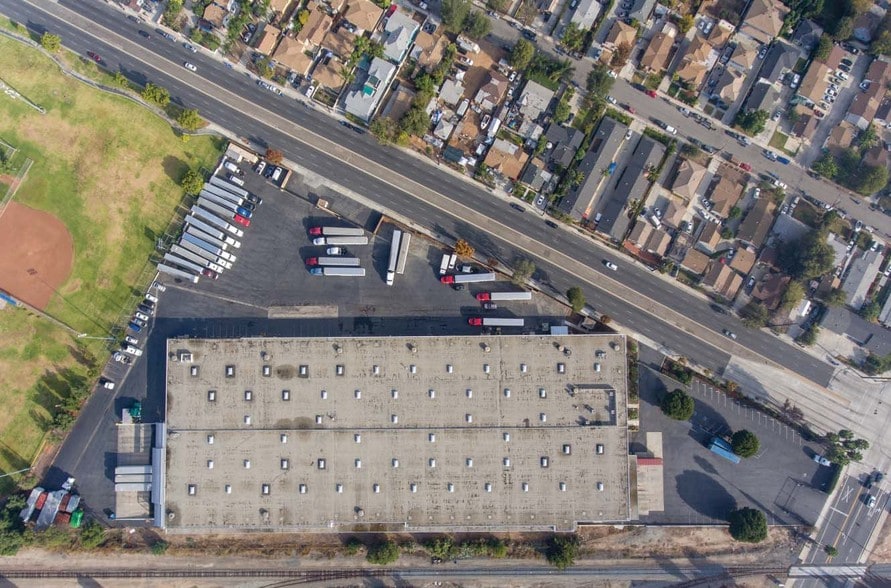 More Photos Of 12910 Mulberry Dr, Whittier Distribution For Lease