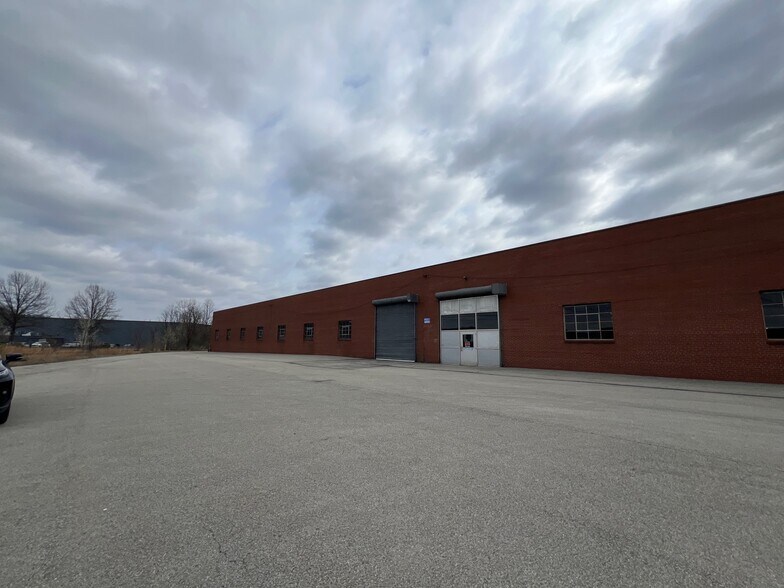 More Photos Of 495 Nixon Rd, Cheswick Manufacturing For Lease