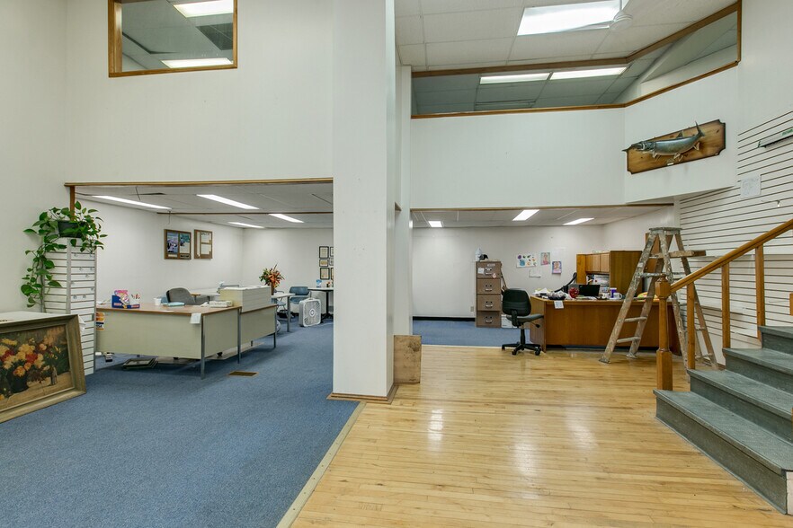 More Photos Of 444 Wacouta St, Saint Paul Showroom For Sale