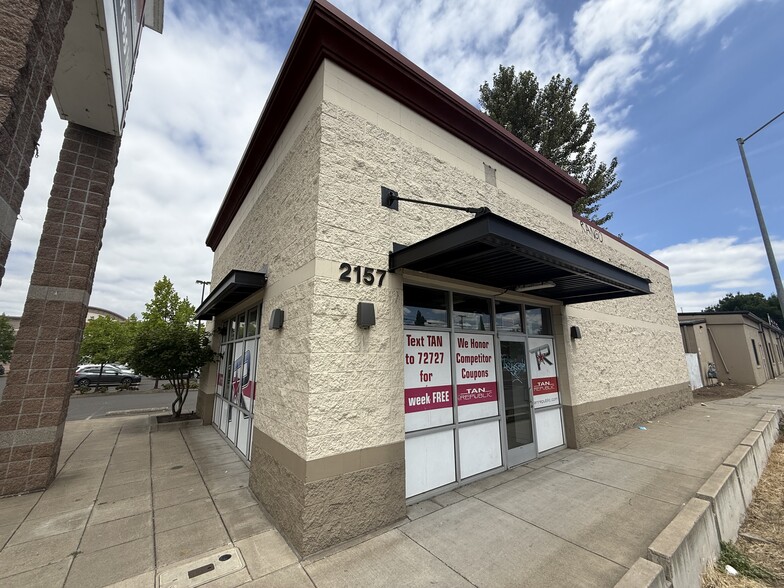 More Photos Of 2177 W 11th Ave, Eugene Freestanding For Lease