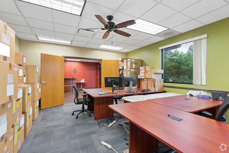 More Photos Of 5050 Old Collinsville Rd, Swansea Office For Sale