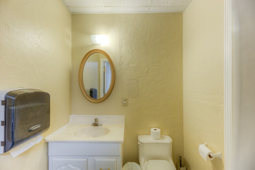 More Photos Of 1109 E Memphis St, Broken Arrow Religious Facility For Sale