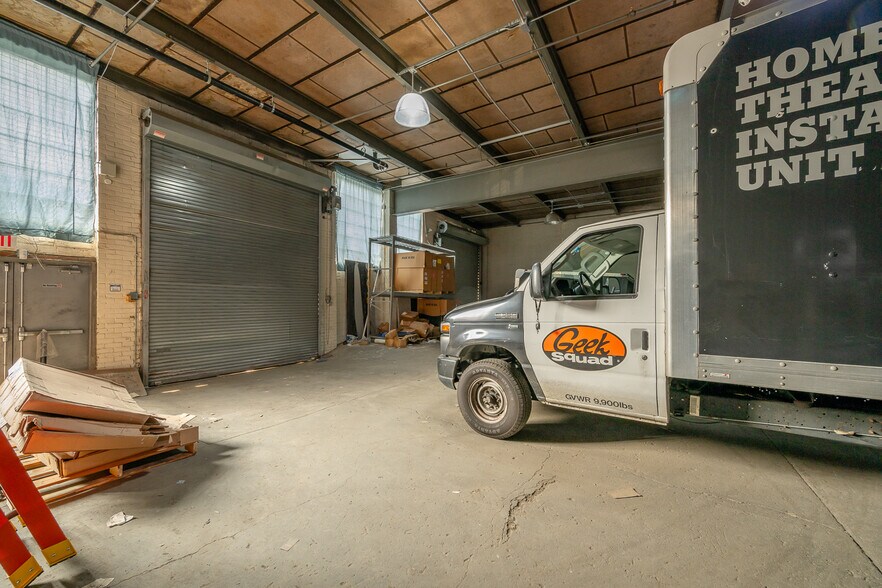 More Photos Of 4829 31st Pl, Long Island City Warehouse For Lease