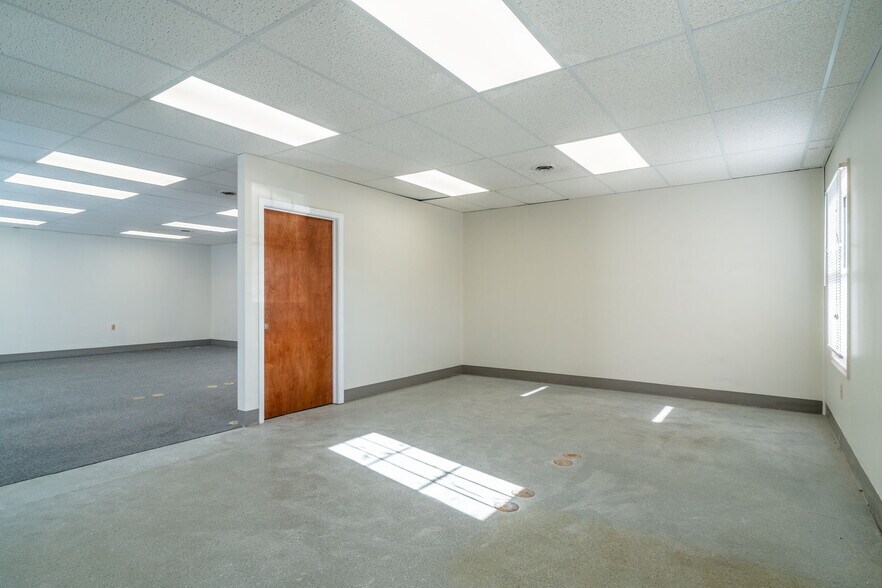 More Photos Of 1600 N Coalter St, Staunton Office For Lease