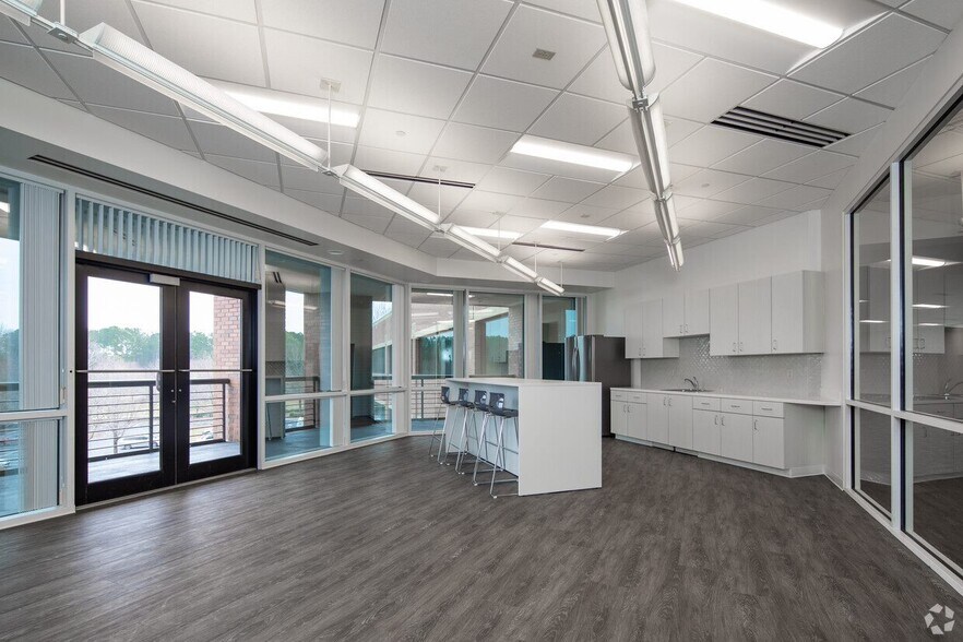 More Photos Of 801 Corporate Center Dr, Raleigh Office Residential For Lease