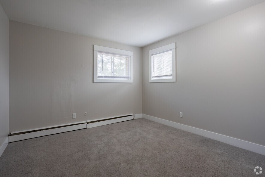 More Photos Of 321 N Butler Blvd, Lansing Apartments For Sale