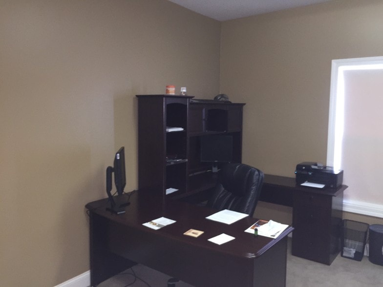 More Photos Of 106 Colony Park Dr, Cumming Office Residential For Lease