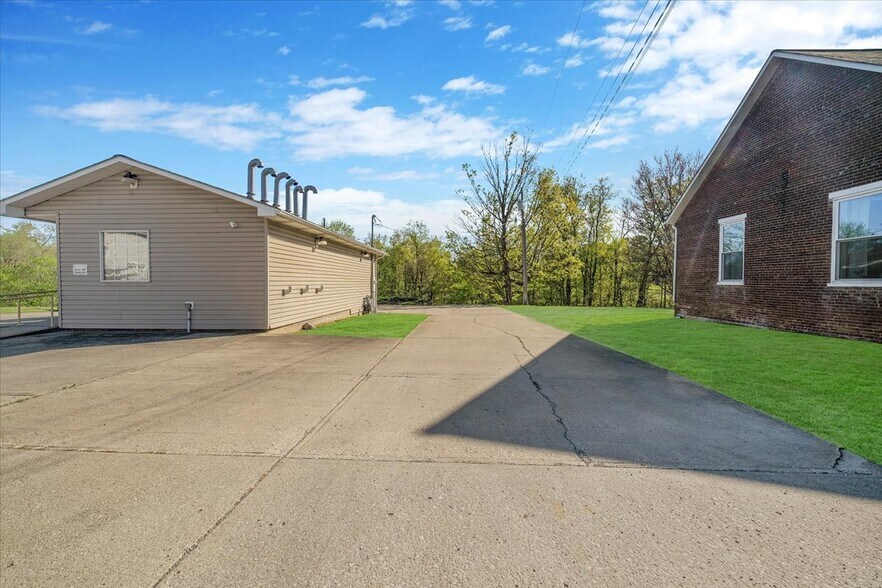 More Photos Of 212 Pine St, Jefferson Carwash For Sale