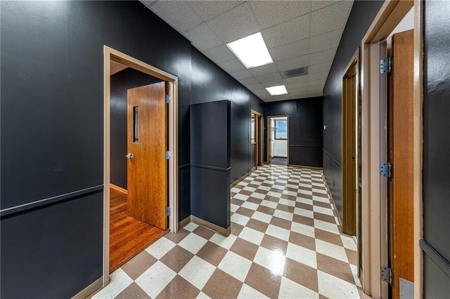 More Photos Of 315 S 6th St, Saint Joseph Sports And Entertainment For Lease