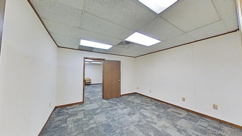 More Photos Of 913 W Holmes Rd, Lansing Medical For Lease