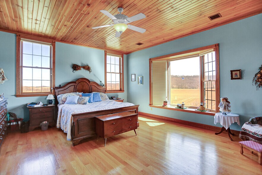 More Photos Of 600 Airport Dr, Mifflintown Flex For Sale