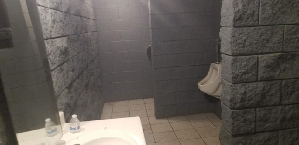 More Photos Of 2435 S K St, Tulare Bar For Sale