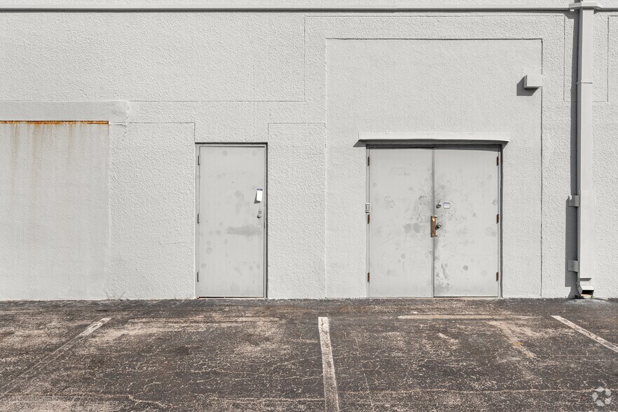 More Photos Of 5440 NW 33rd Ave, Fort Lauderdale Unknown For Lease