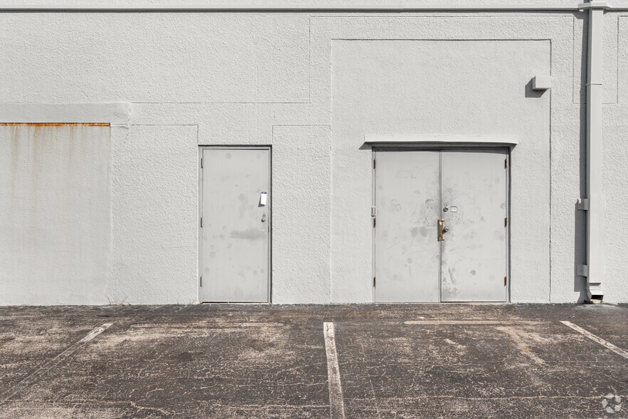 More Photos Of 5440 NW 33rd Ave, Fort Lauderdale Unknown For Lease