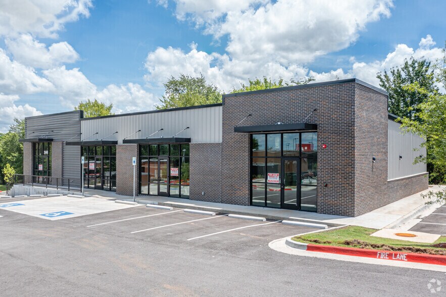 More Photos Of 2649 E Mission Blvd, Fayetteville Office For Lease