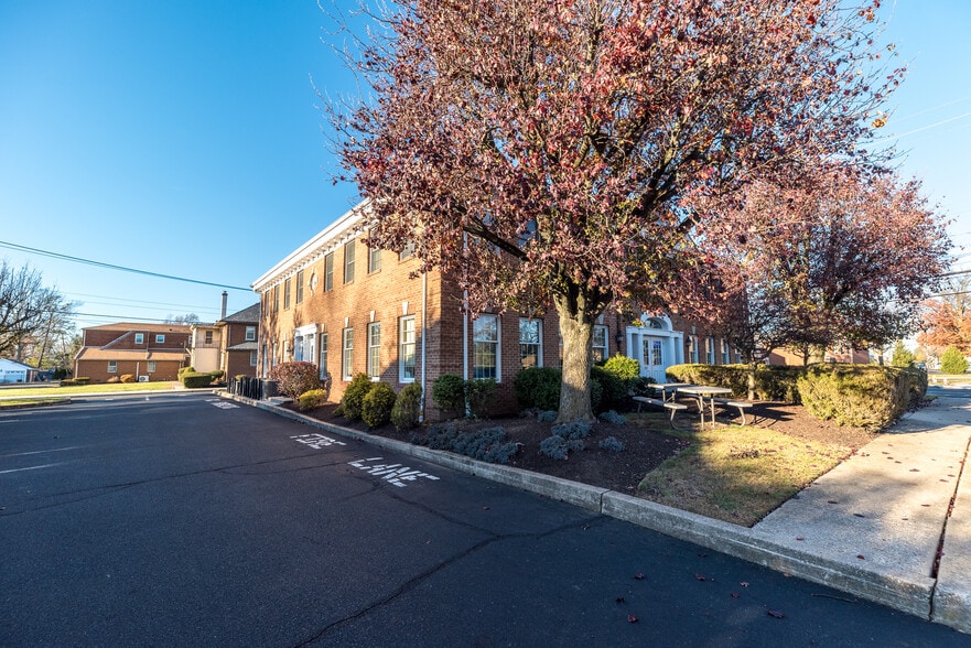 More Photos Of 600 E Main St, Lansdale Office Residential For Sale
