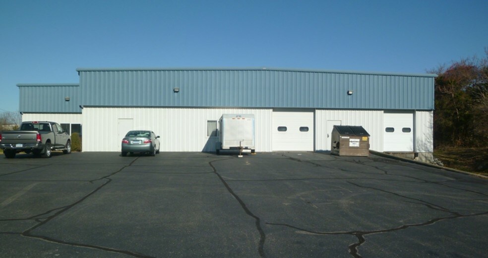 More Photos Of 193 Pickett District Rd, New Milford Manufacturing For Lease