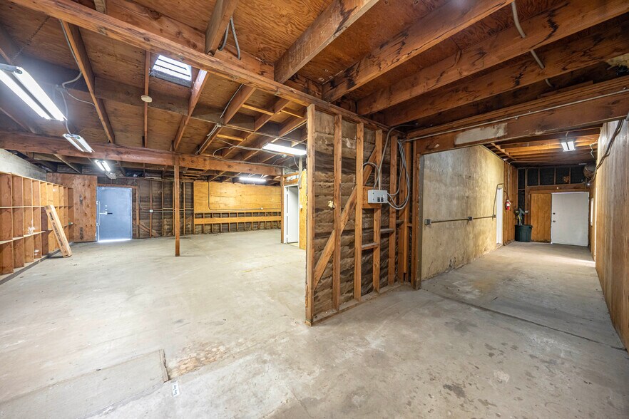 More Photos Of 5146 Maine Ave, Baldwin Park Flex For Lease