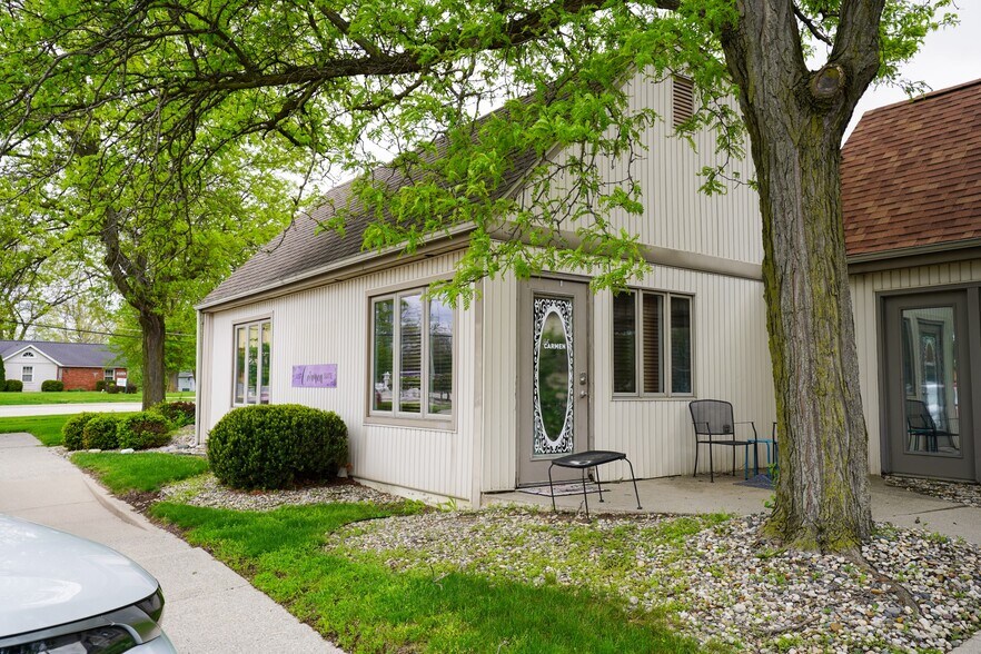 More Photos Of 6038 E State Blvd, Fort Wayne Office For Sale
