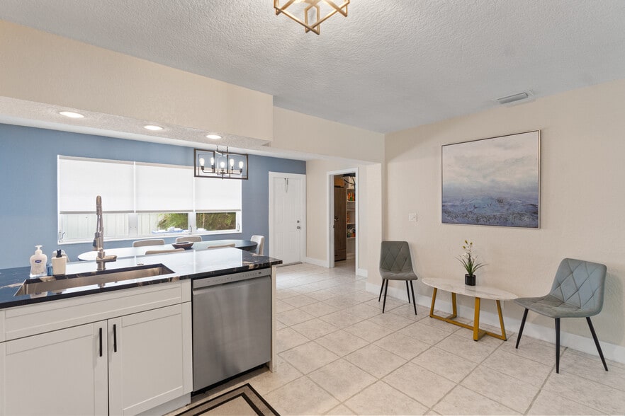 More Photos Of 1520 NE 51st St, Fort Lauderdale Apartments For Sale