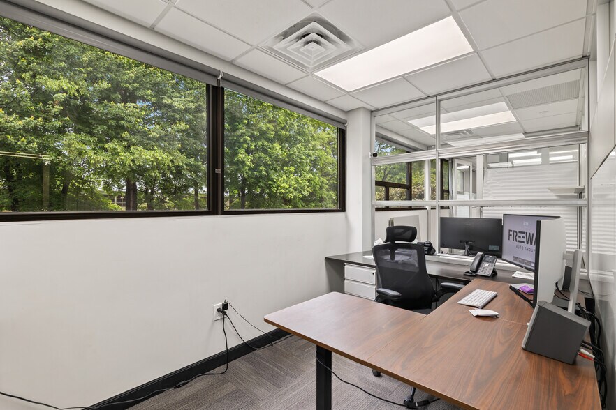 More Photos Of 80 Red Schoolhouse Rd, Chestnut Ridge Office For Lease