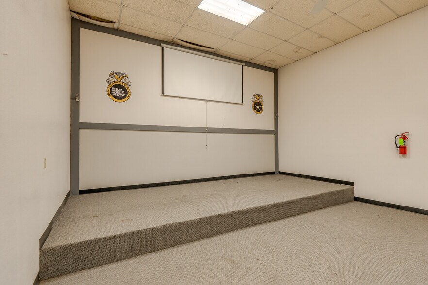 More Photos Of 1100 Basin Ave, Bismarck Flex For Sale