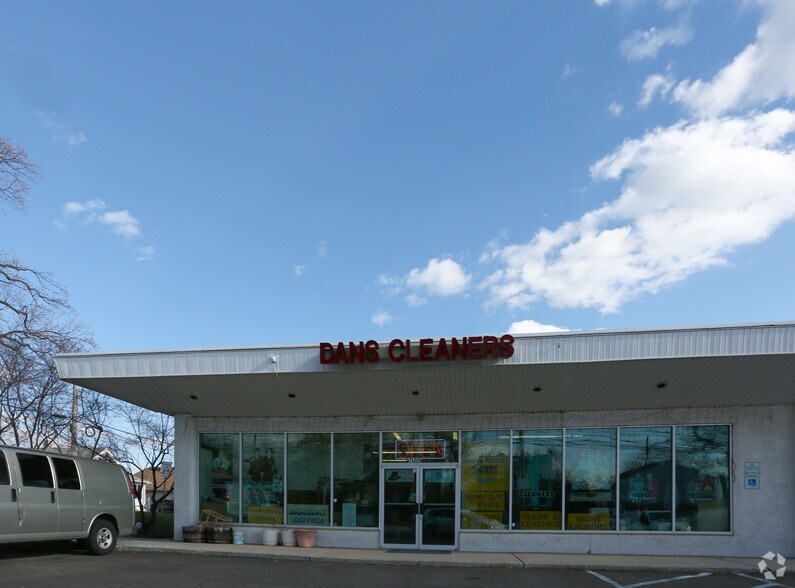 More Photos Of 735 N York Rd, Willow Grove Storefront For Sale