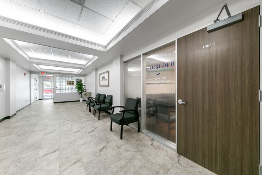 More Photos Of 3828 Avenue N, Galveston Hospital For Lease