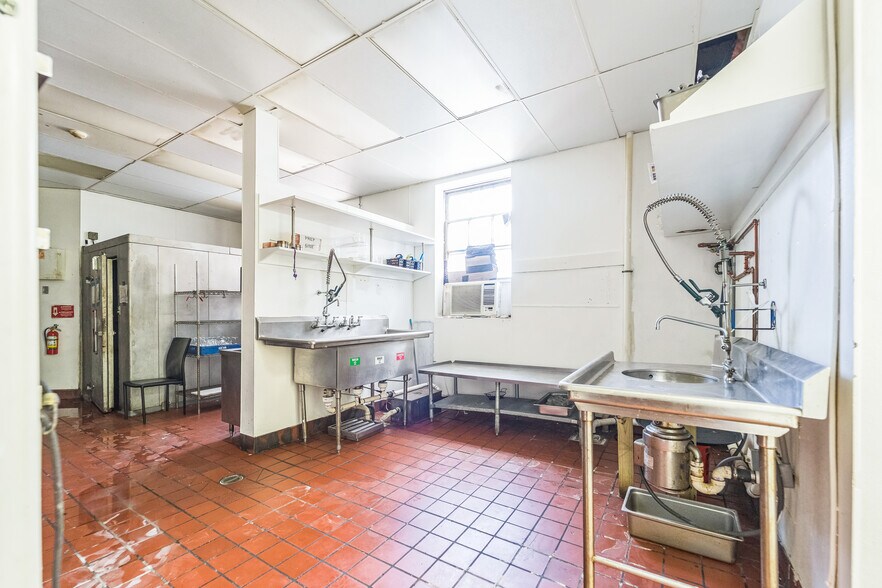 More Photos Of 518 N Charles St, Baltimore Storefront Retail Office For Lease