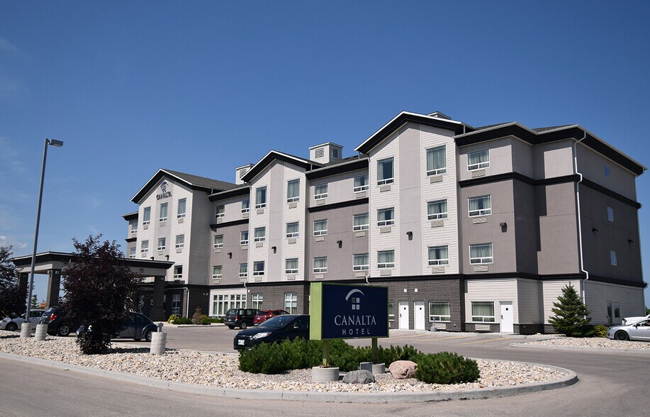 More Photos Of 1020 Manitoba Av, Selkirk Storefront Retail Office For Lease