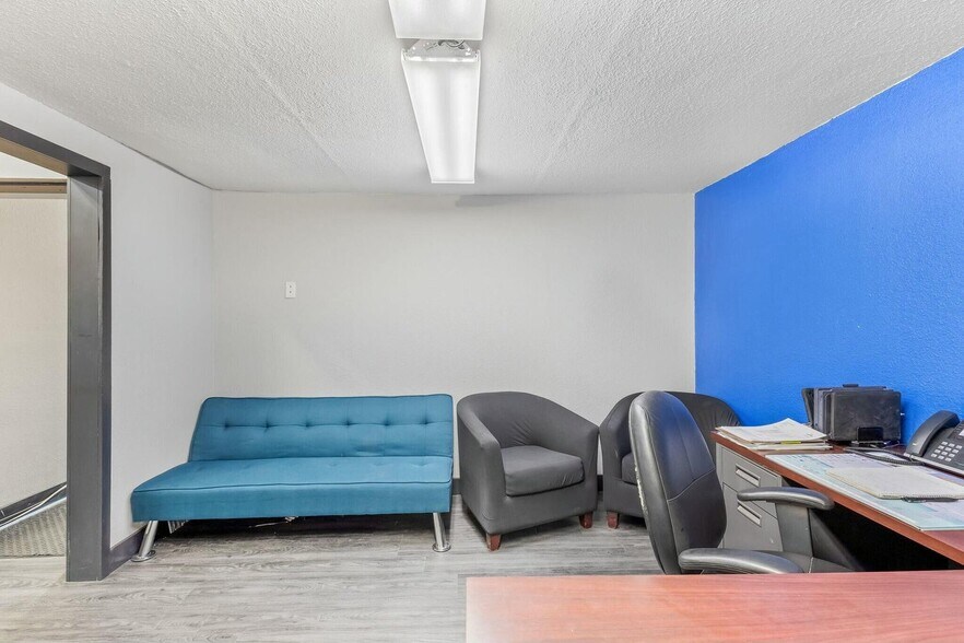 More Photos Of 1810 SW Highway 97, Madras Auto Dealership For Sale