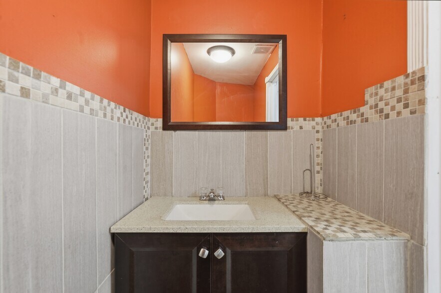 More Photos Of 1142-1148 Broadway, Camden Flex For Sale