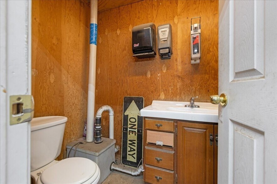 More Photos Of 57 Elm St, Salisbury Industrial For Sale