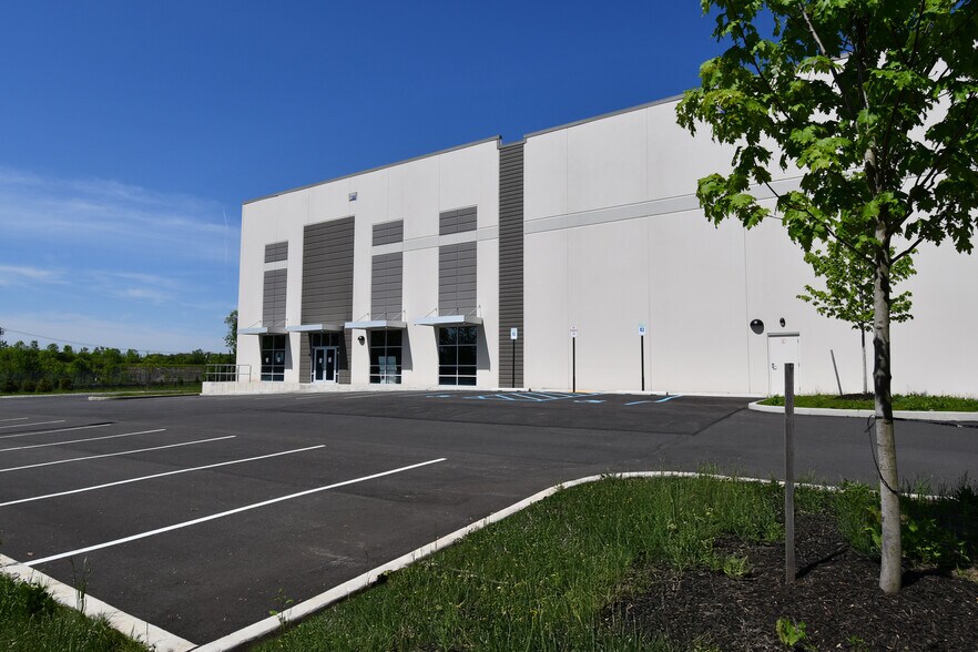 More Photos Of 124 Route 17K, Newburgh Distribution For Lease