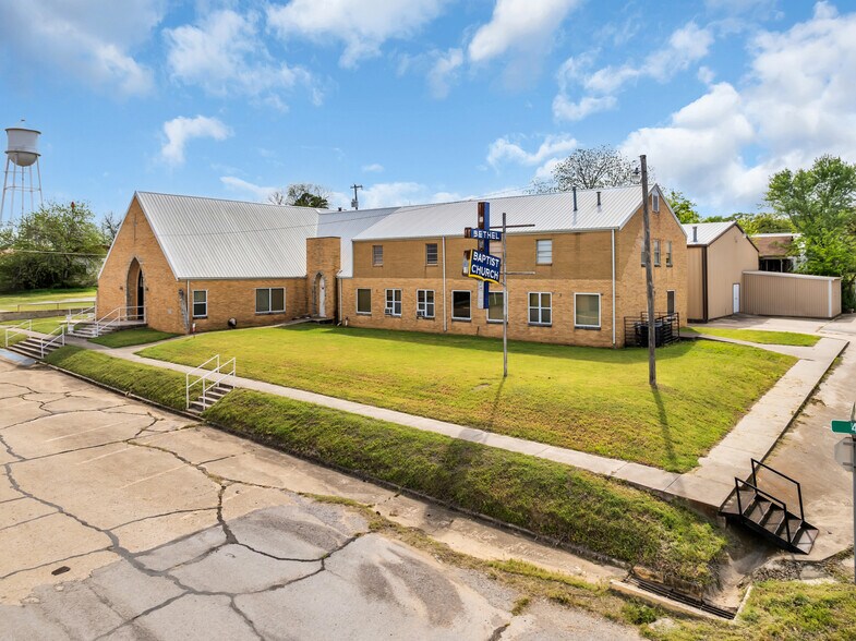 More Photos Of 727 4th St, Healdton Specialty For Sale